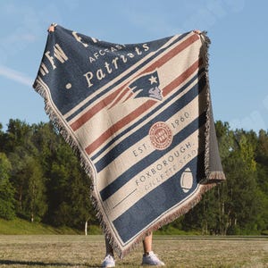 New England Patriots Vintage-Styled Woven Blanket / Retro Football Throw / NFL Team Decor / Classic Football Fan Gift image 4