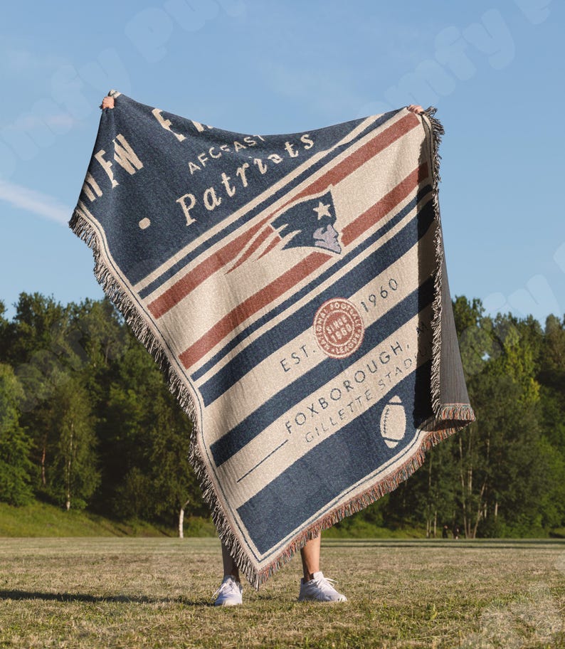 New England Patriots Vintage-Styled Woven Blanket / Retro Football Throw / NFL Team Decor / Classic Football Fan Gift image 4