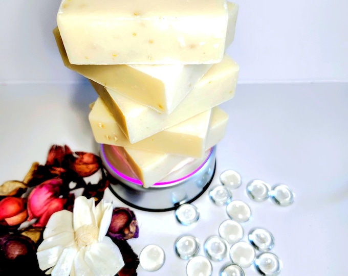 Handmade Soap Bar (1 bar 4.5 oz) - 21 different scents to choose from (Includes soap pouch). Spa Gift Basket, Relaxation Gift Set, Self Care