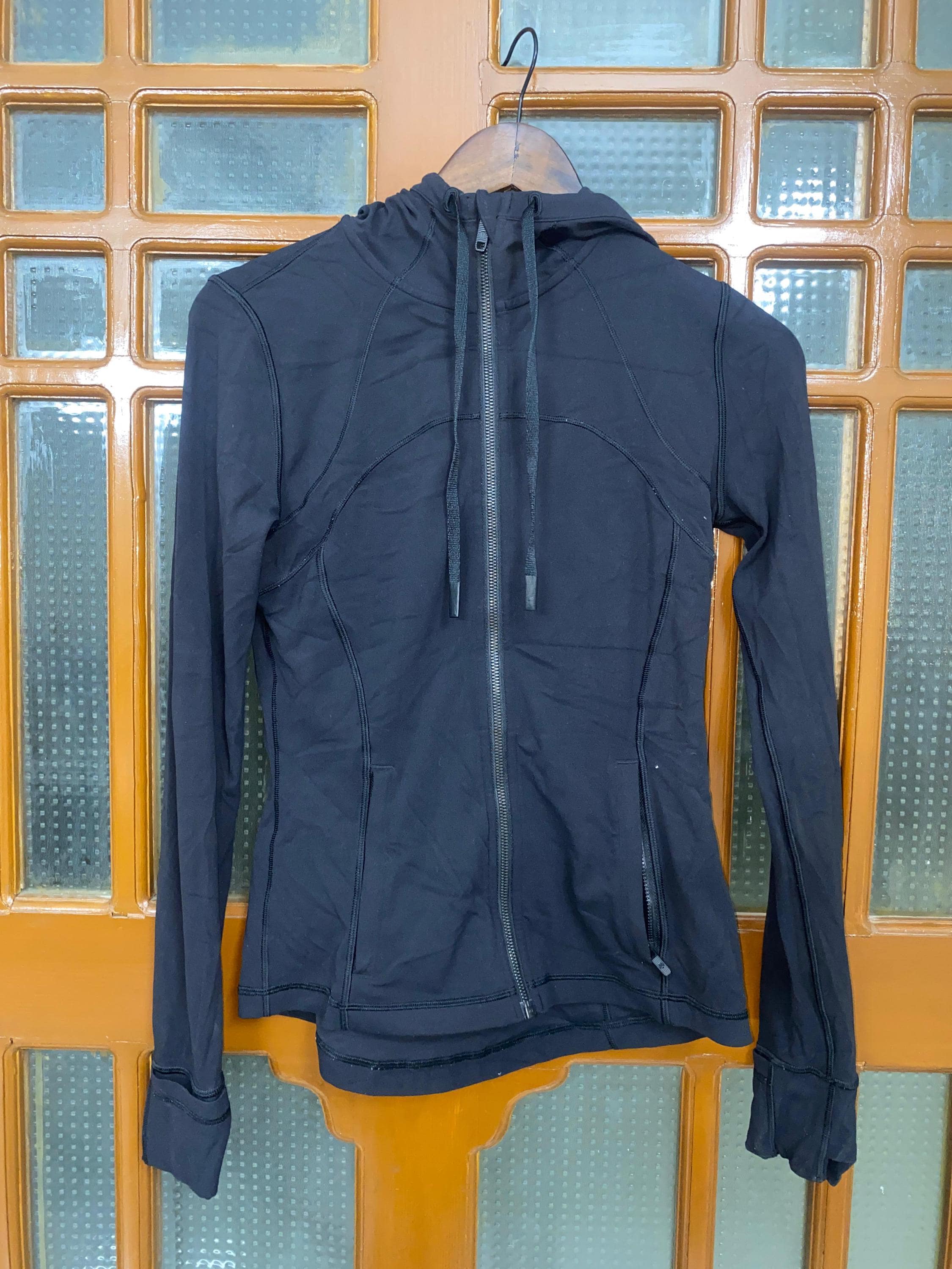 ルルレモン ディファイン ジャケット：ブラック ヌル™ フード付き