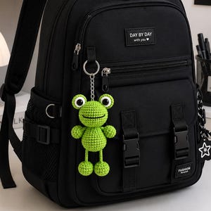 Crochet Frog Keychain, Frog Lover Gift – Cute Crochet Keychain, Kawaii Green Frog Keyring, Backpack Charm, Small Gift for Frog Lover