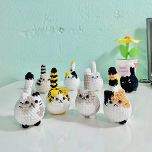 Handmade Crochet Cute Cat Keychain, Handmade Mini Crochet Amigurumi Cat Keychain, Gift for Cat Lovers, Adorable Cat Accessory Keychain