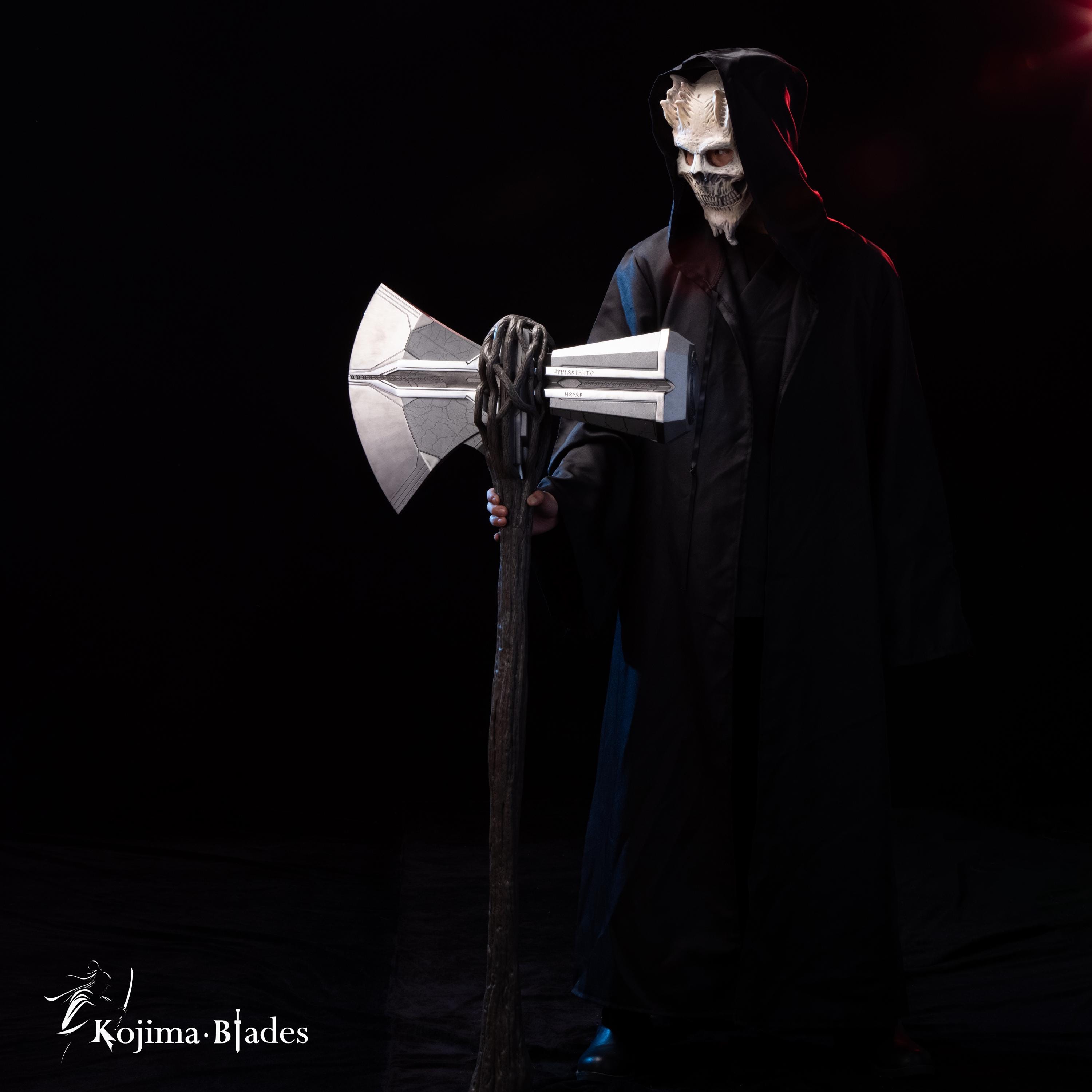 アベンジャーズのソーのストームブレイカーの等身大レプリカ、コスプレ