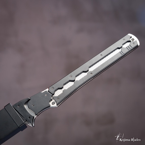 Life-size Replica of Raiden's Blade From Metal Gear Rising