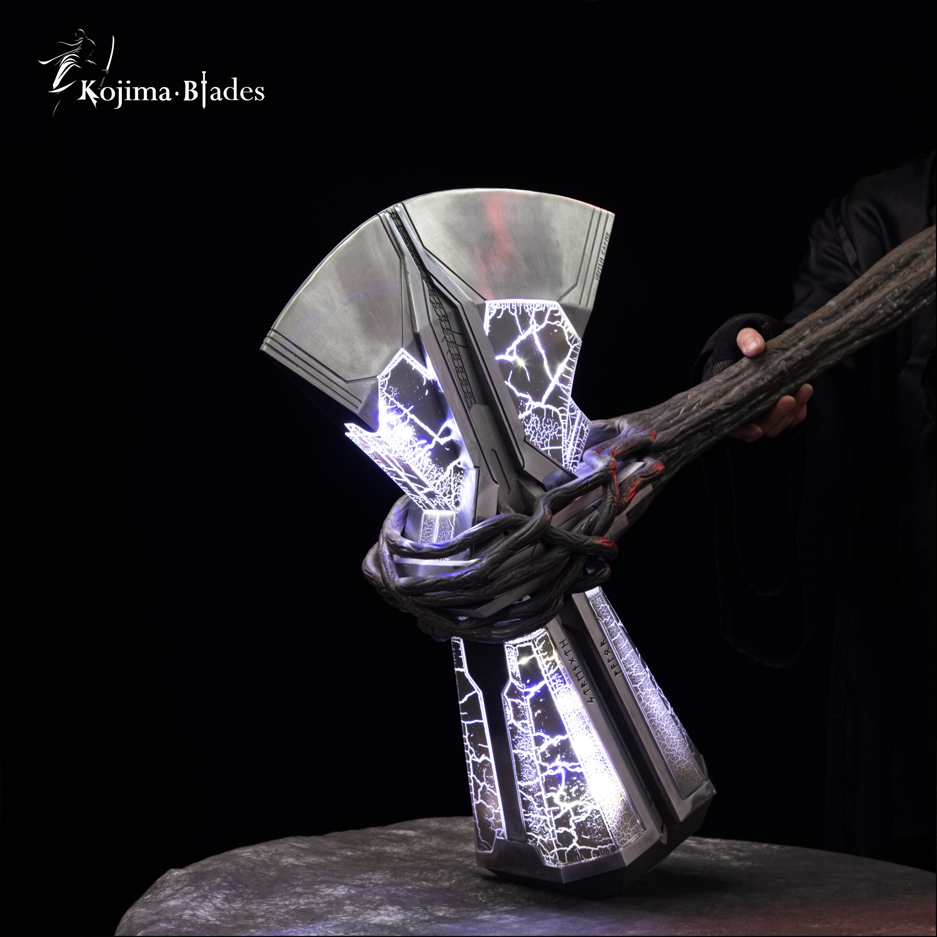 アベンジャーズのソーのストームブレイカーの等身大レプリカ、コスプレ