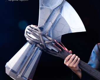アベンジャーズのソーのストームブレイカーの等身大レプリカ、コスプレ