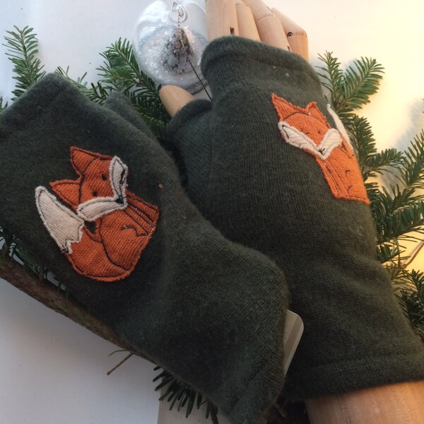 Khaki Green Cashmere Fingerless Gloves with Fox Appliqué