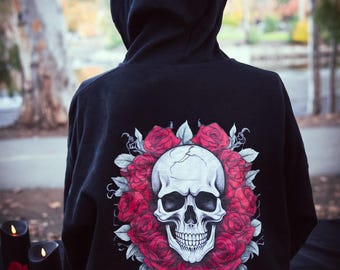 Bluza z kapturem i zamkiem błyskawicznym Skull & Roses Fleece w stylu gotyckim