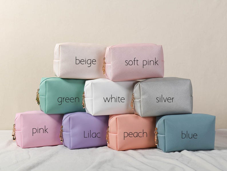 Puede incluir: Surtido de 10 bolsas con cremallera en varios colores, incluyendo beige, rosa suave, verde, blanco, plateado, rosa, lila, melocot&oacute;n, azul. Cada bolsa tiene una cremallera y una peque&ntilde;a leng&uuml;eta dorada.