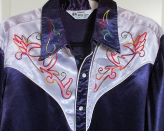 Vtg 70s JOHNNY WEST Western Satin Shirt, Pearl Snaps, Extra Long Tails, Navy/Gray, 5 Snap Cuffs, Chain Stitch Design *Very* Good Condition