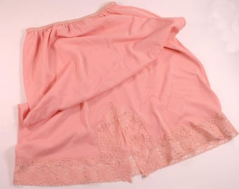 Vtg Deep Peach Half Slip, Nylon, 3.5 in. Lace Hem, Size M, Elastic Waist, Made in Canada, Harvey Woods, Very Good Preowned Condition