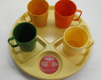 Vtg 1970s Lustro-Ware Plates, 4 Plates, 4 Mugs, Camping, Cottage, RV, Outdoor Kitchen, Borden Products Ltd., New Old Stock
