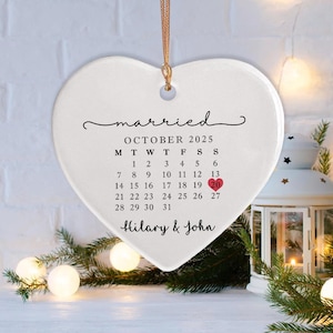 Married Ornament Calendar Gift, Personalized Wedding Calendar Ornament, Custom Wedding Date Keepsake, Anniversary Gift for Couples