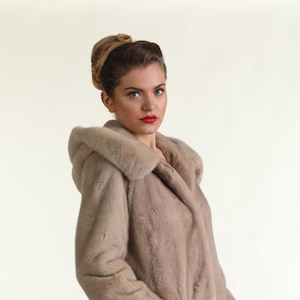 Women’s Beige Mink Fur Coat Hooded  Lwqa