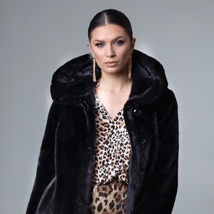 Women’s Black Mink Fur Coat Hooded graf