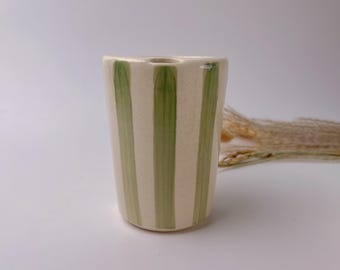 Bicchiere da viaggio a righe, bicchiere in ceramica da asporto, tazza in ceramica fatta a mano, tazza da sorseggiare dipinta a mano, tazza da viaggio, tazza da caffè, regalo unico per lei