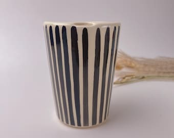 Bicchiere da viaggio a righe, bicchiere in ceramica da asporto, tazza in ceramica fatta a mano, tazza da sorseggiare dipinta a mano, tazza da viaggio, tazza da caffè, regalo unico per lei