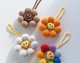 Handmade Crochet Smiley Flower Keychain, Amigurumi Face Key Acessories, Flower Bag Charm, Flower Keychain, Completed Keychain Accessory