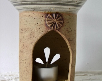 A beautiful clay fragrance lamp with a permanently attached water bowl for essential oils.