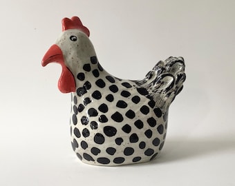 A ceramic chicken made of stoneware clay. It is black and white, frost-resistant, and measures 17/18/10 cm (H/W/D).