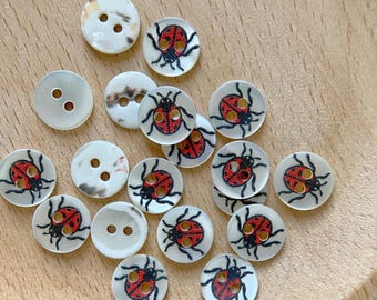 20個 11 mm 天然パールシェルてんとう虫 2穴 マンハッタン クロージング 無地フラットボタン