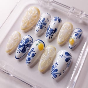 Porcelain and lemons press on nails, porcelain inspired nails, decorated with blue designs and 3d lemons. Handpainted set of press on nails