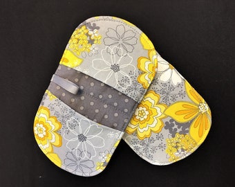 Set of 2 - Yellow and White Flowers on Grey Gray Oval Oven Hot Pot Pan Plate Holders Pot Holders Hot Pads Microwave Mitts Trivet Made in USA