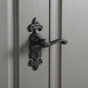 Black Fleur de Lys Lever Lock - Traditional Decorative Door Handle Set
