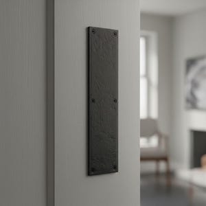 Czarna płytka na palce 295 x 73 mm – tradycyjne okucia do puszek do drzwi