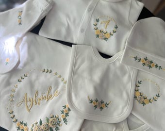Personalized Newborn Outfit: Embroidered Baby Coming Home Set