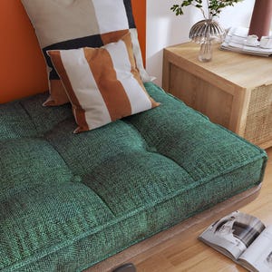 Modern & chic! This meditation cushion provides support and comfort. Create a peaceful ambiance with its natural linen fabric.