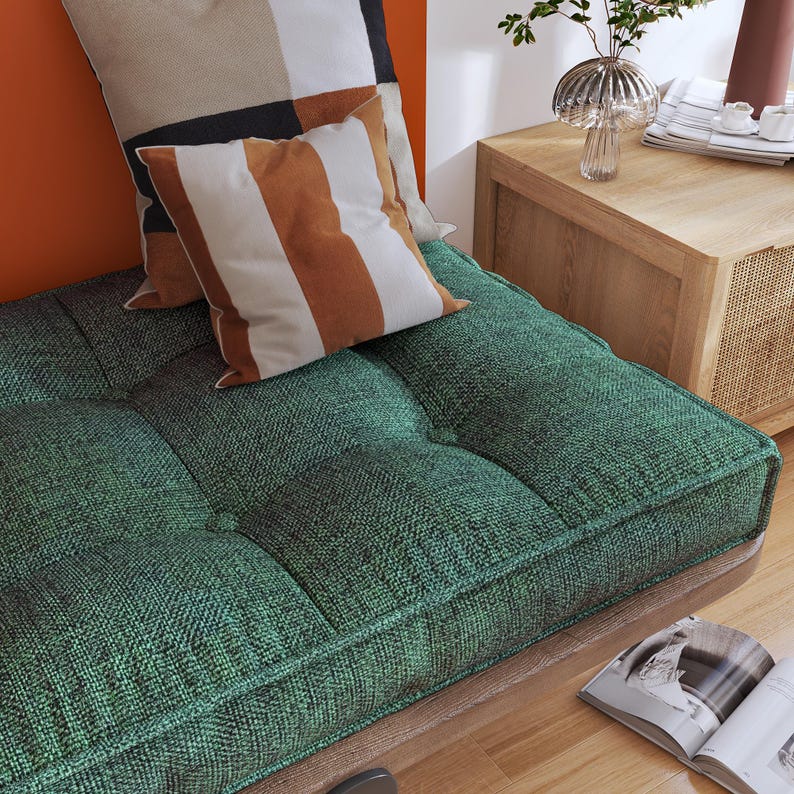 Modern & chic! This meditation cushion provides support and comfort. Create a peaceful ambiance with its natural linen fabric.