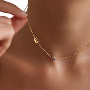 Collar con inicial lateral de piedra de nacimiento de 14 quilates, delicado collar con letra, collar familiar personalizado de oro macizo, collar con piedra de nacimiento personalizado