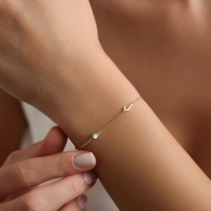 Pulsera con letra de piedra natal de 14 quilates, pulsera con inicial de oro macizo, pulsera con piedra natal familiar, pulsera minimalista, regalo de Navidad, regalo para ella