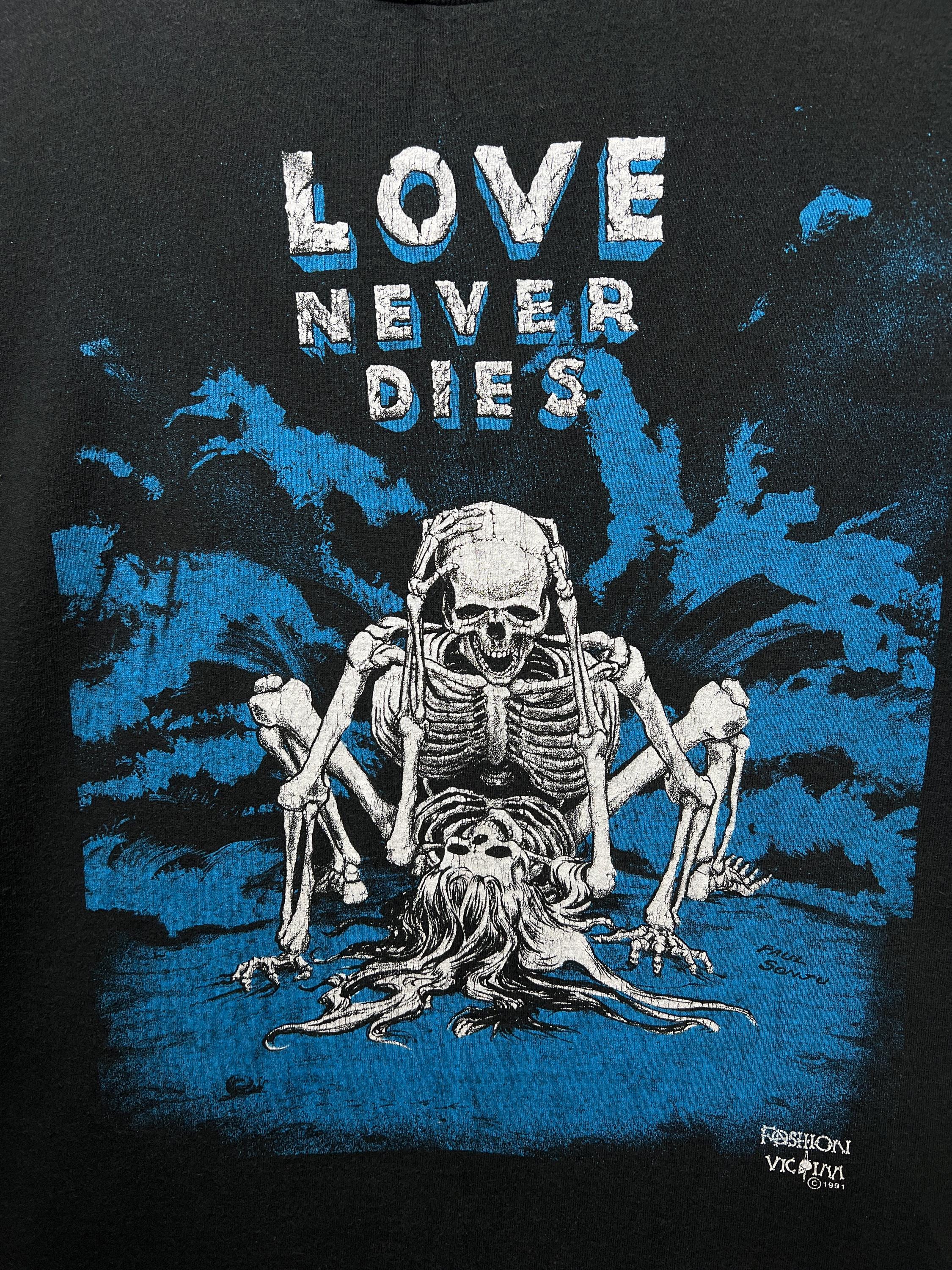 Vintage 90s Fashion Victim Love Never Dies T Shirt Size XL
