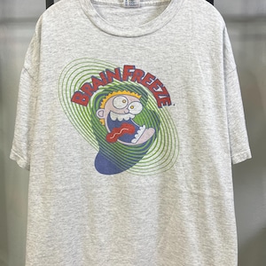 Camiseta vintage de los 90 con granizado "Brain Freeze" y divertida caricatura de 7-Eleven, talla XL