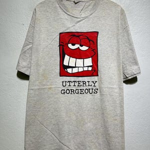 ヴィンテージ90年代の非常にゴージャスな面白い漫画の顔のステートメントTシャツサイズLヴィンテージユーモアシャツヴィンテージコミックキャラクターTシャツ大胆なプリント90年代