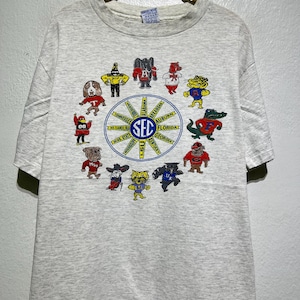 Camiseta vintage de las mascotas de la SEC de los años 90, logotipos de equipos deportivos universitarios de la Conferencia del Sureste, NCAA, uniforme de fanático de todas las escuelas, camiseta de dibujos animados, talla L