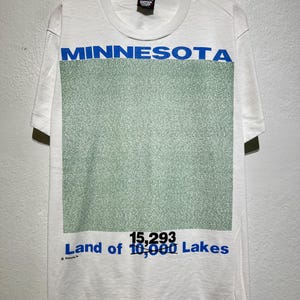 vintage 1990 Minnesota 15293 lacs parodie T-shirt taille M, t-shirt vintage des années 90 Land of 10000 Lakes, t-shirt drôle de carte d'état vintage t-shirt extérieur