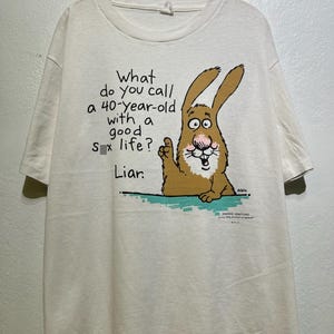 Camiseta vintage dos anos 90 com caixa de sapatos, tamanho GG, camiseta engraçada com citação dos anos 90, camiseta vintage de humor, caixa de sapatos, cartão comemorativo