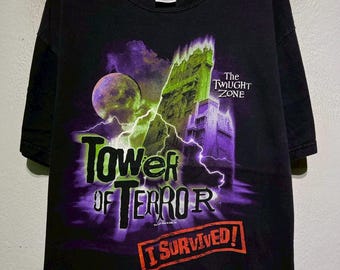 Camiseta vintage de los 90 de La Dimensión Desconocida: La Torre del Terror: Sobreviví. Promoción de Hollywood Studios Theme Park Movie Streetwear para hombre.