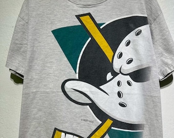 Vintage 90s Mighty Ducks Of Anaheim NHL Hockey 1995 Nutmeg Mills Sportswear Winter Ice Game Promo Movie TV Show Rare Retro Collectible Shirt