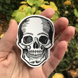 Human Skull Vinyl Sticker de impresión original de bloque de linóleo (negro sobre blanco)
