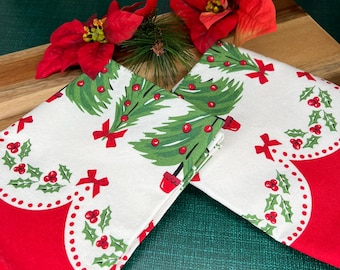 Retro Christmas Tree Tea Towel: Scalloped Printed Edge Holiday Linens