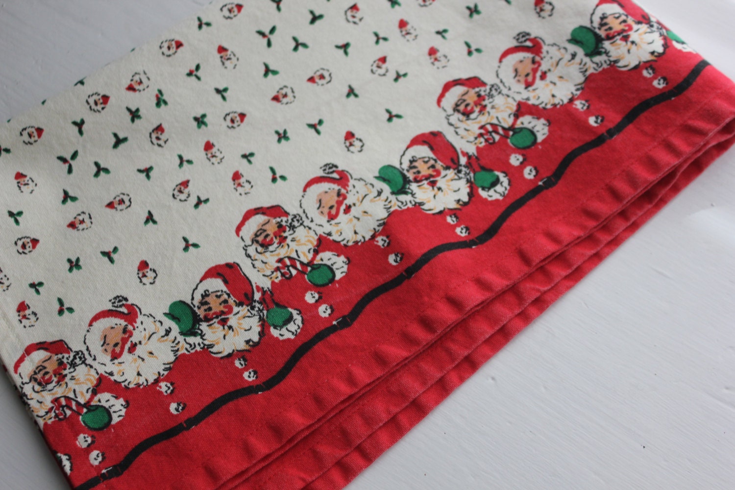 Cotton Christmas Tea Towel - Retro Santa Towel - Christmas Linens - Christmas Decor - Holiday Celebration