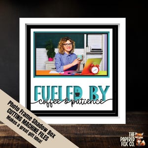 Befeuert durch Kaffee Lehrer für Lehrer Geschenk, Lehrer Geschenk für Sie, Fotorahmen für das Klassenzimmer, Papierschnitt Datei für die Schaukasten, Scrapbooking und Scrapbooking