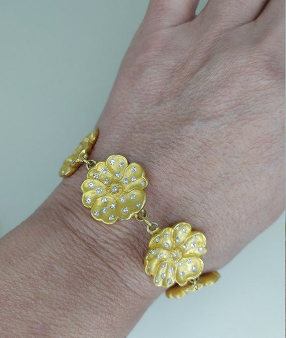 Vintage Wish© signed gold tone flower bracelet an… - image 2