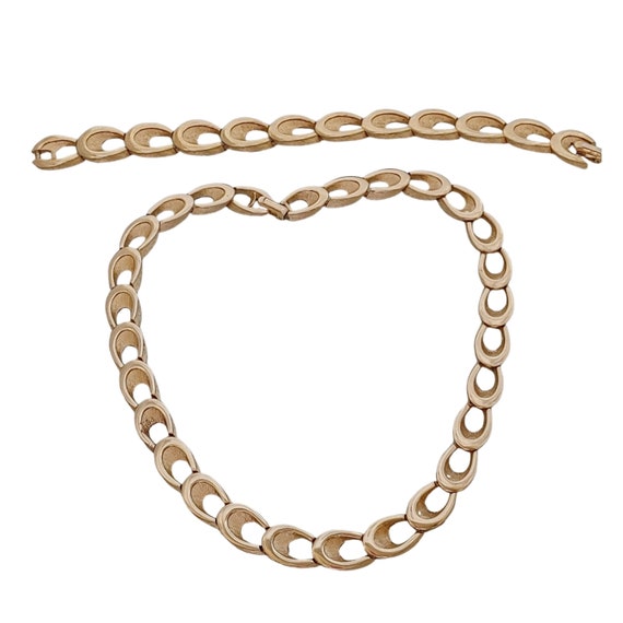 Vintage Crown Trifari Gold tone Oval link Chain N… - image 1