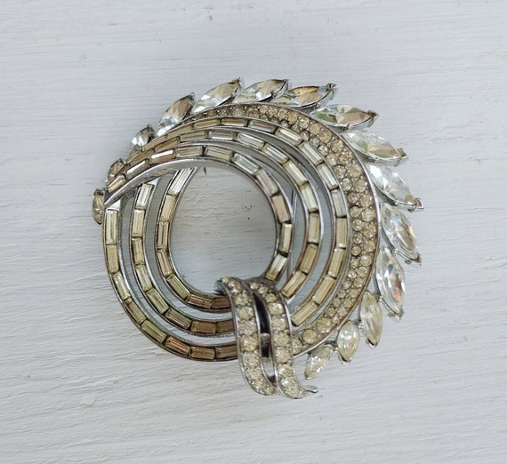 Vintage Crown Trifar signed brooch, circle clear … - image 4