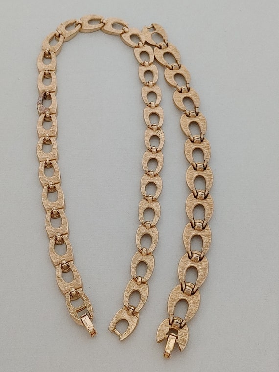 Vintage Crown Trifari Gold tone Oval link Chain N… - image 9